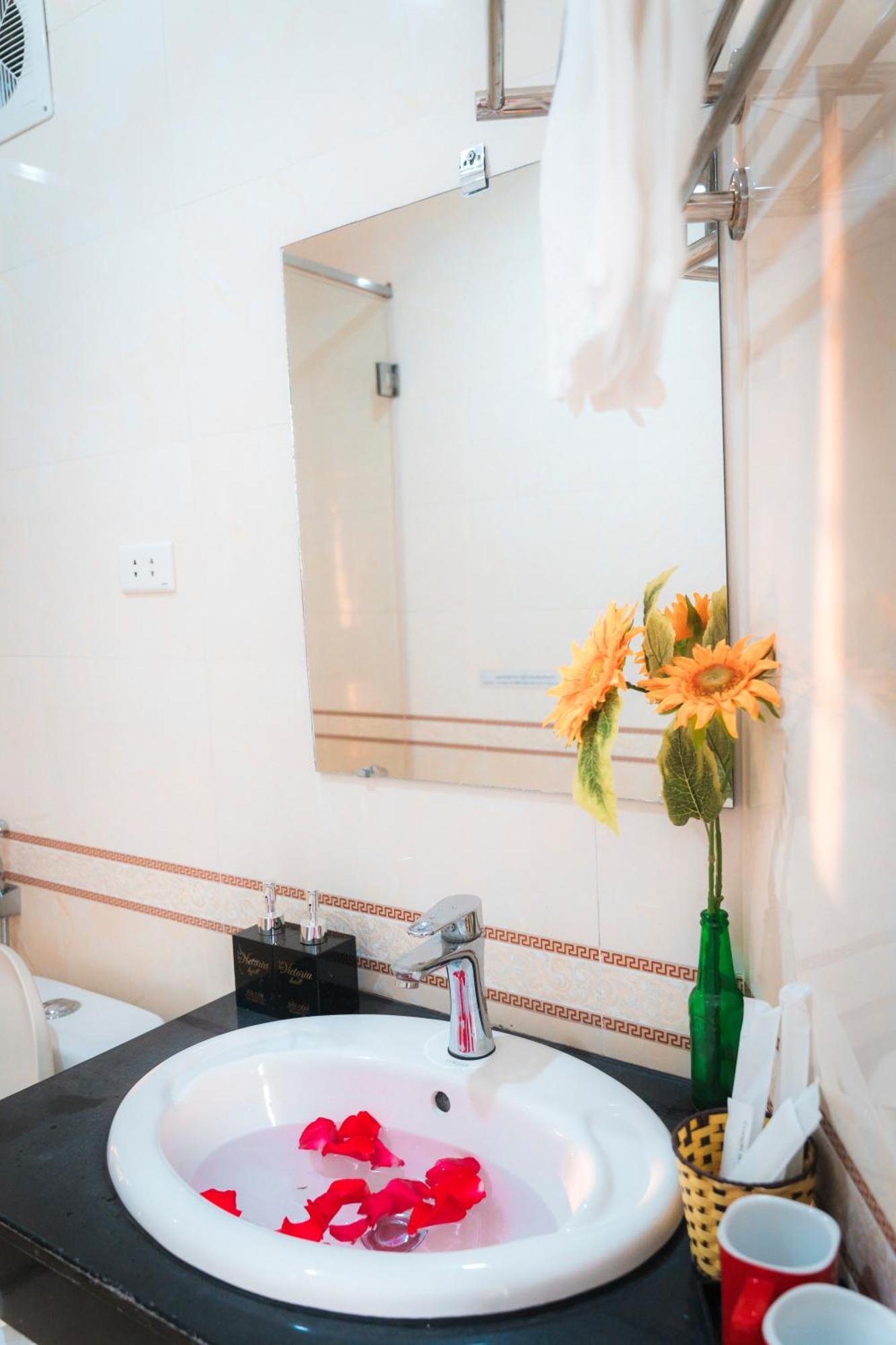Victoria Hotel Me Tri Hanoi Bagian luar foto